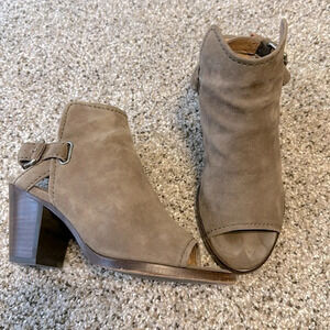 FRYE ‘Dani’ Shield Sling Suede Peep Toe Booties ~ ❤️Gorgeous❤️ ~ 6.5m